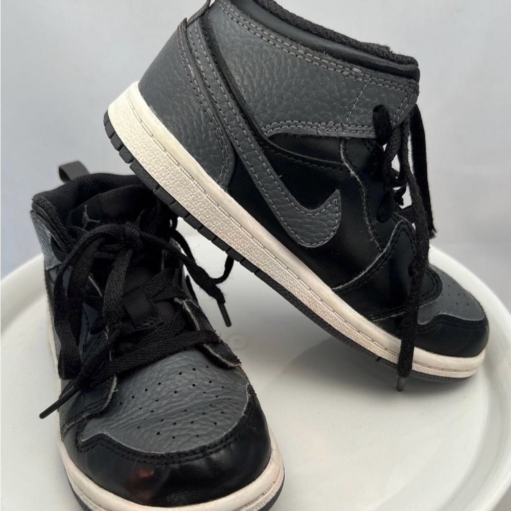 Nike Kids Air Jordan 1 Shadows Mid Shoes Sneakers Size 10C